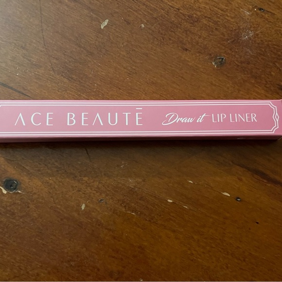 Traded* New! Ace Beaute Draw It Lip Liner Duo
Be Peachy So Gorgeous - Picture 3 of 7